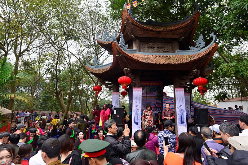 Dịch vụ cho thuê trang phục đắt khách ở hội Lim